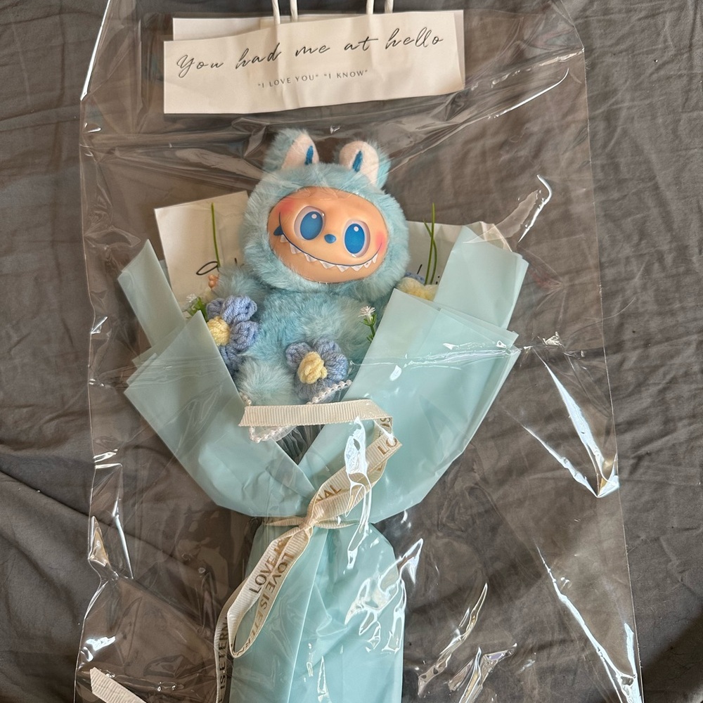 Lafufu vinyl doll bag charm pendant Plush Toy flower crochet Bouquet. New.